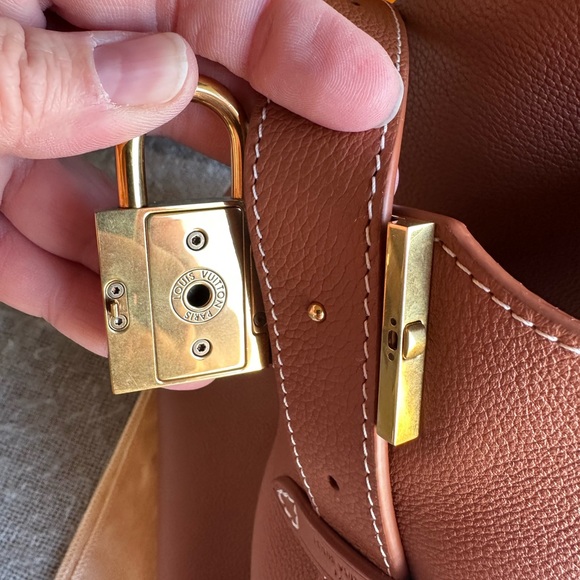 Louis Vuitton Low Key Hobo PM - Picture 10 of 14